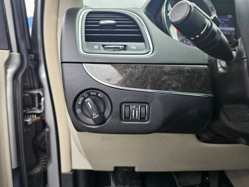 2016 Chrysler Town and Country Touring