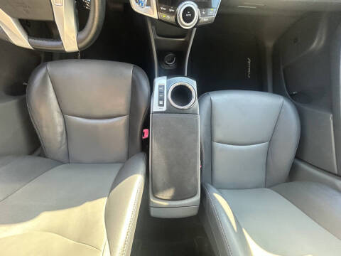 2013 Toyota Prius v Five