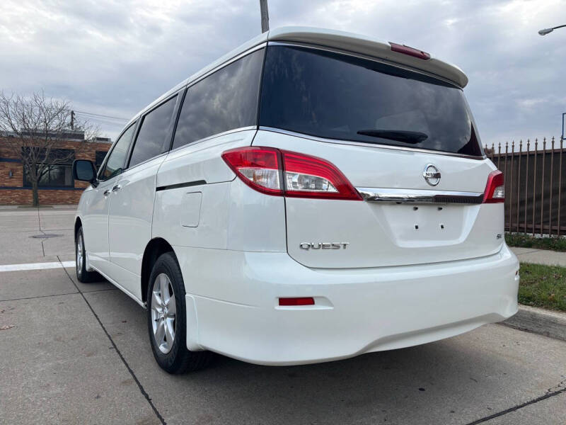 2015 Nissan Quest SV photo 9