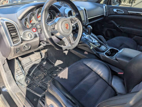 2017 Porsche Cayenne Platinum Edition