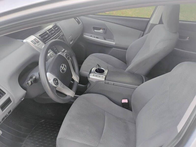 2014 Toyota Prius v Three