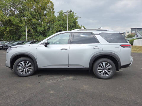 2025 Nissan Pathfinder SL