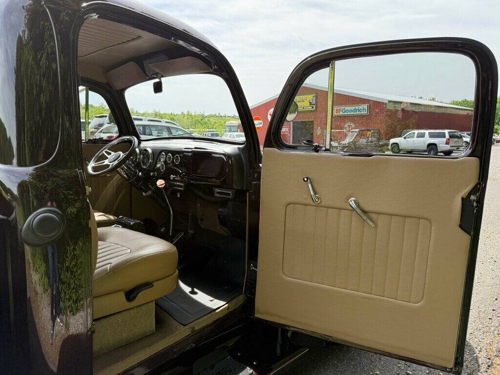 1952 Ford F1 38