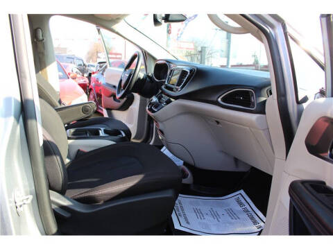 2020 Chrysler Pacifica Touring