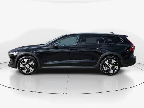 2025 Volvo V60 Cross Country B5 Plus