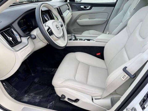 2023 Volvo XC60 B5 Plus Dark Theme