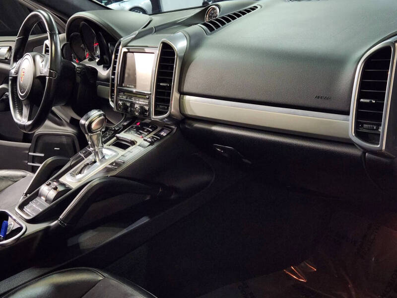 2013 Porsche Cayenne GTS