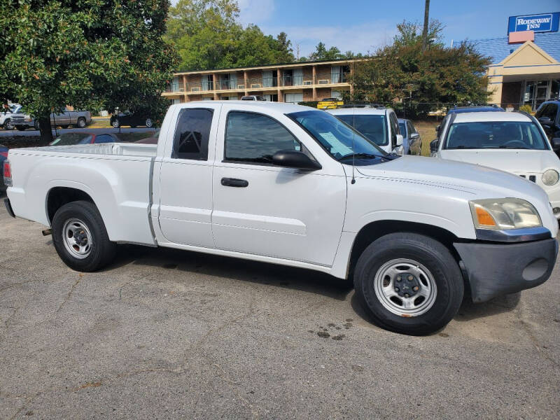 2008 Mitsubishi Raider LS