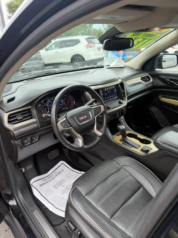 2017 GMC Acadia Denali