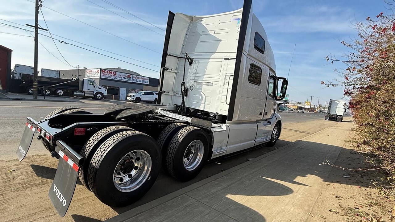 2024 VOLVO VNL 860 SLEEPER for sale at KING TRUCK TRAILER SALES in Bakersfield, CA