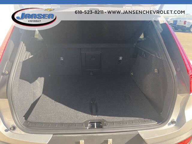 2025 Volvo XC40 B5 Plus Dark Theme