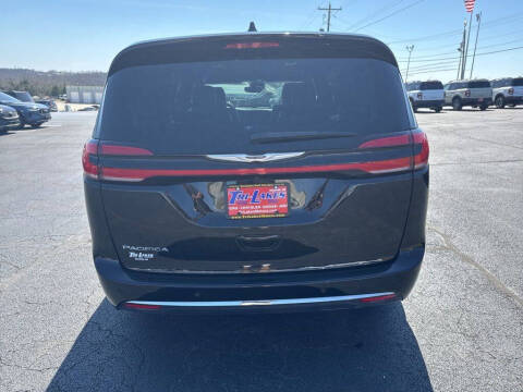 2025 Chrysler Pacifica Select