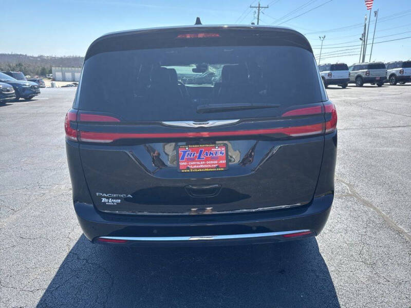 2025 Chrysler Pacifica Select