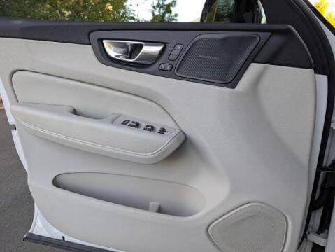 2023 Volvo XC60 B5 Plus Dark Theme