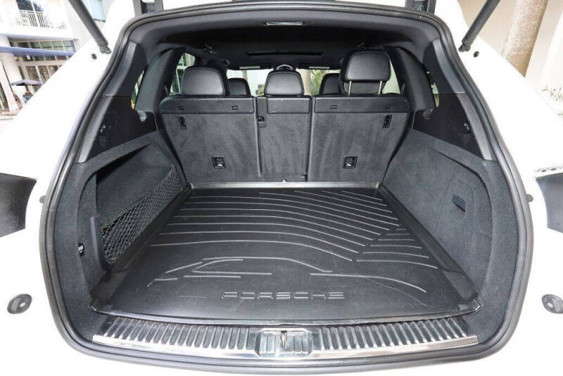 2018 Porsche Cayenne Platinum Edition