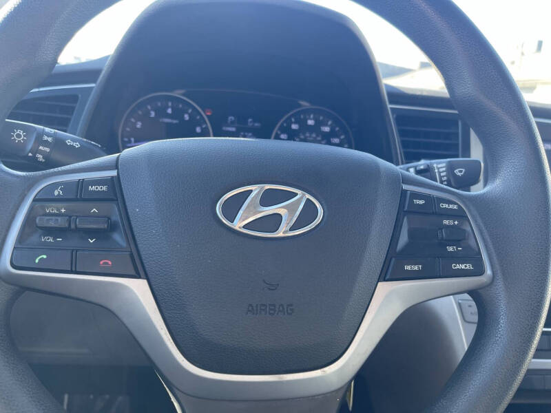 2017 Hyundai Elantra SE