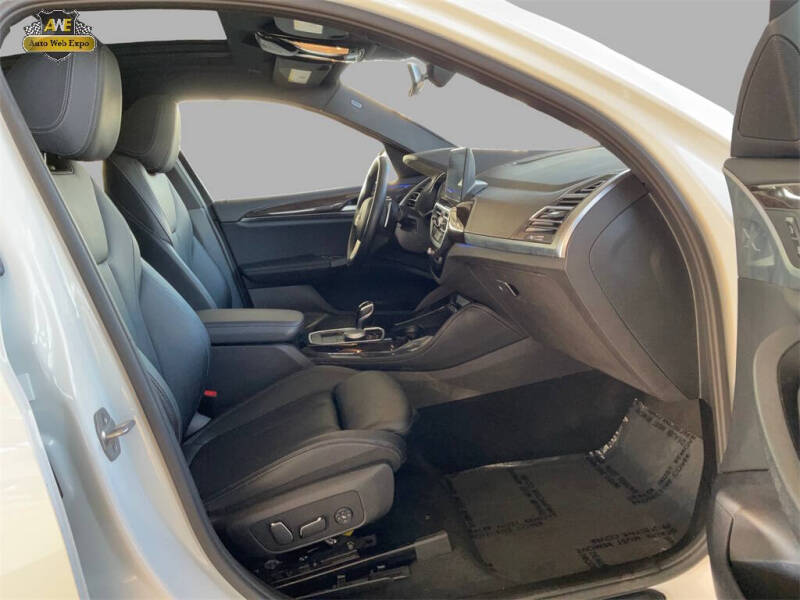 2024 BMW X4 xDrive30i