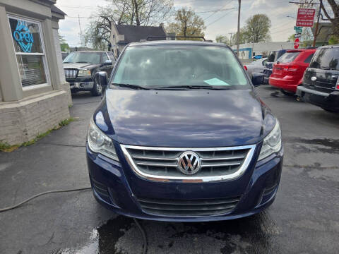 2013 Volkswagen Routan SE