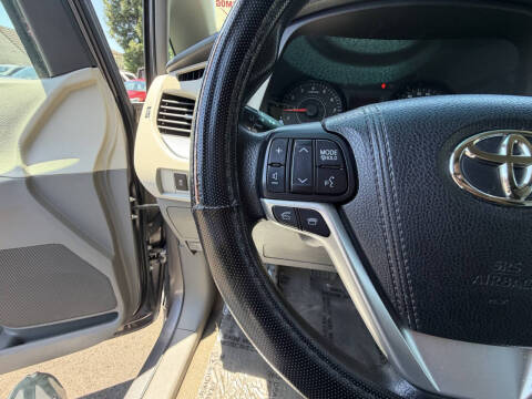 2015 Toyota Sienna LE 8-Passenger