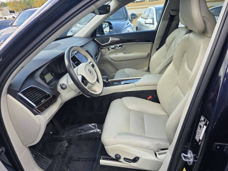 2016 Volvo XC90 T6 Momentum