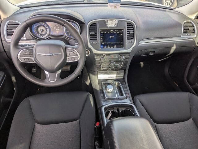 2022 Chrysler 300 Touring