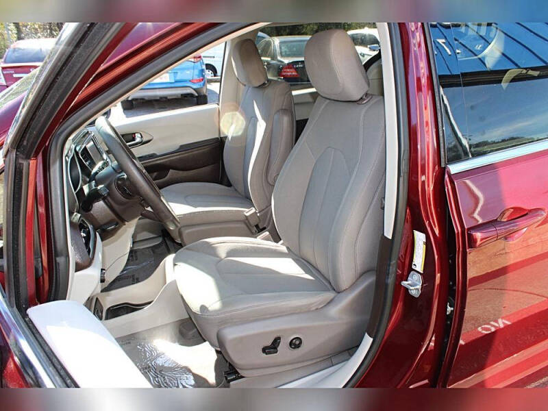 2021 Chrysler Voyager LX