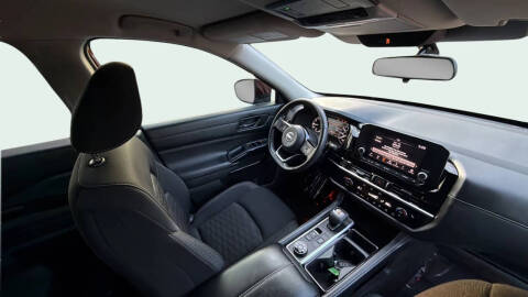 2023 Nissan Pathfinder SV