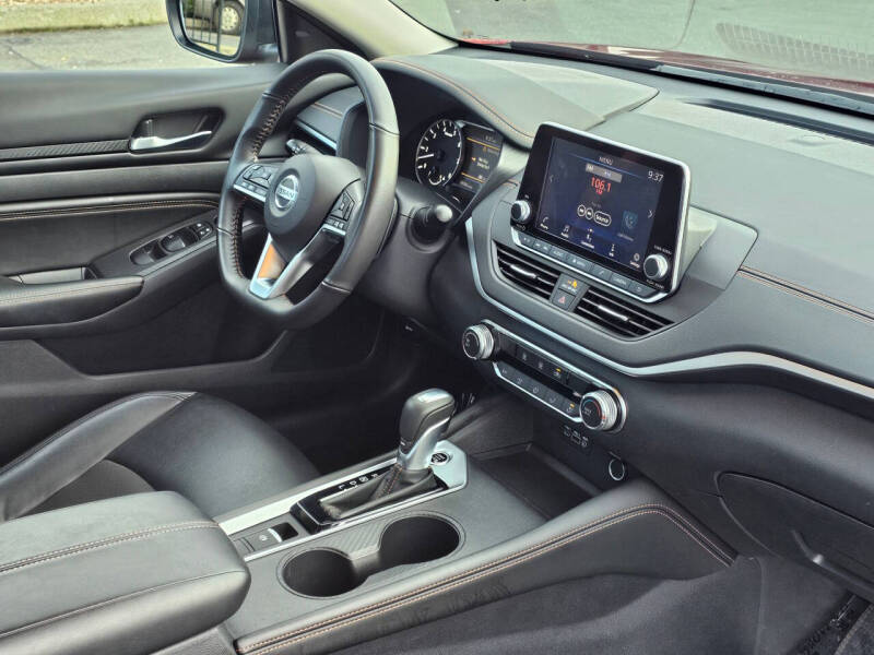 2022 Nissan Altima 2.5 SR