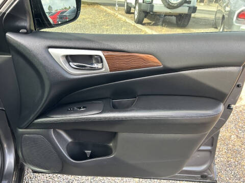 2017 Nissan Pathfinder Platinum