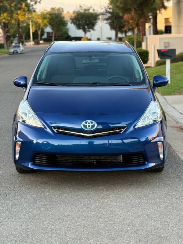 2013 Toyota Prius v Three
