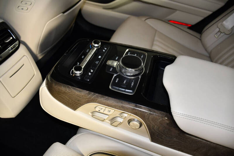 2019 Genesis G90