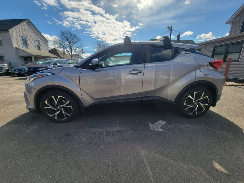 2018 Toyota C-HR XLE Premium photo 3