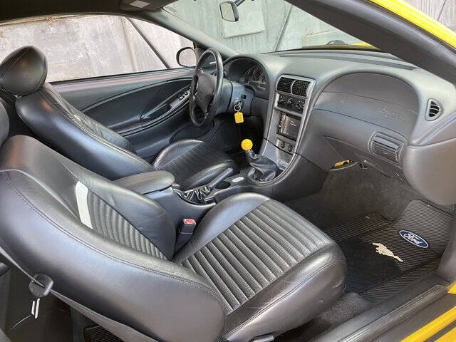 2004 Ford Mustang Mach 1 Premium