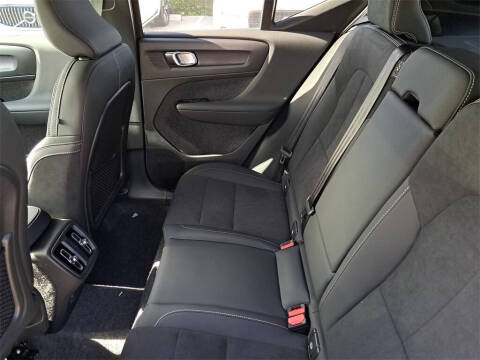 2026 Volvo XC40 B5 Ultra Black Edition