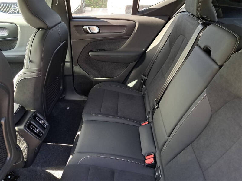 2026 Volvo XC40 B5 Ultra Black Edition