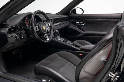 2017 Porsche 911 Carrera GTS