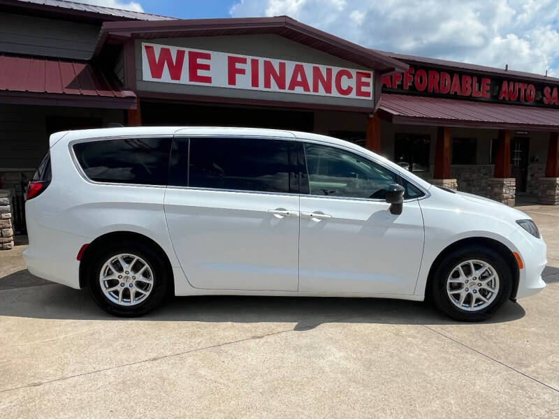 2024 Chrysler Voyager LX