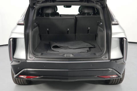 2025 Cadillac LYRIQ Luxury 2