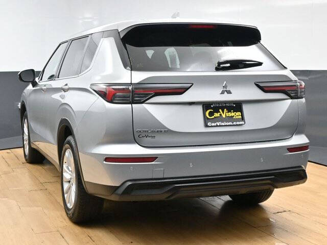 2025 Mitsubishi Outlander ES