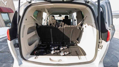 2024 Chrysler Voyager LX