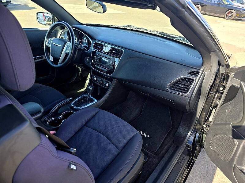 2013 Chrysler 200 Touring