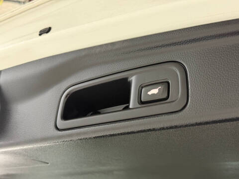 2019 Honda Pilot Touring w/Rear Captain's Chairs