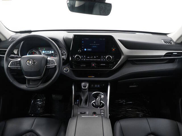 2024 Toyota Highlander Hybrid XLE