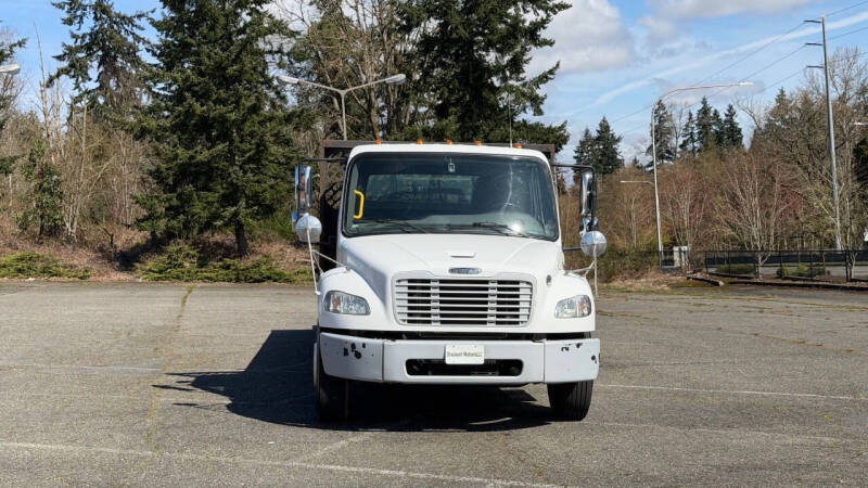 2019 Freightliner M2 106