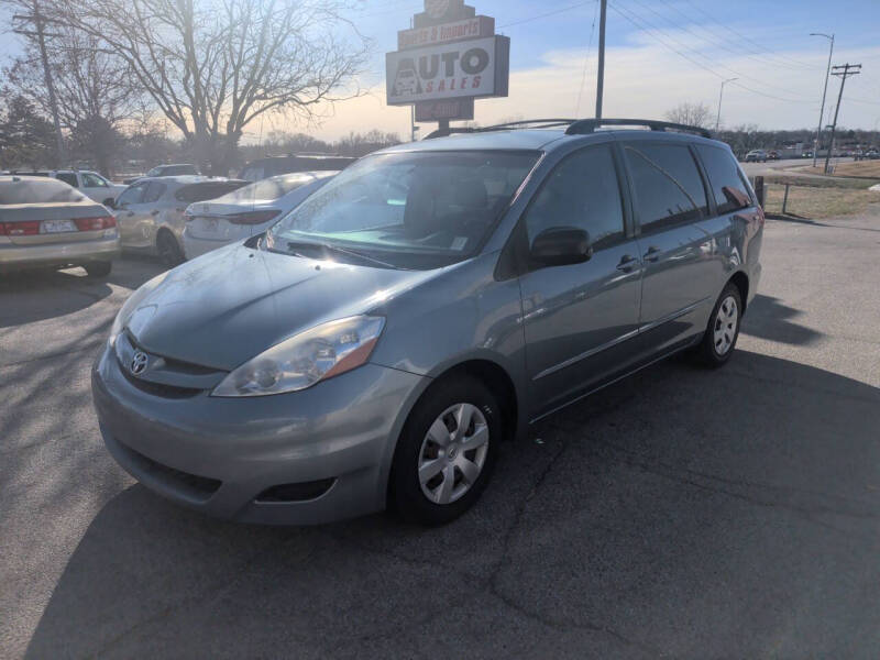 2007 Toyota Sienna LE's photo