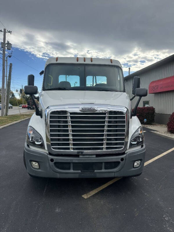 2016 Freightliner CASCADIA DAY CAB