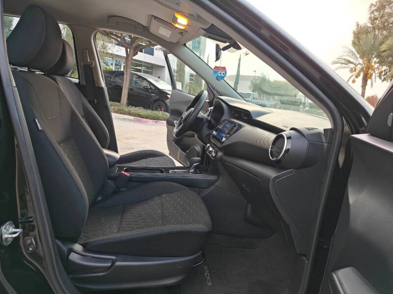 2023 Nissan Kicks SV