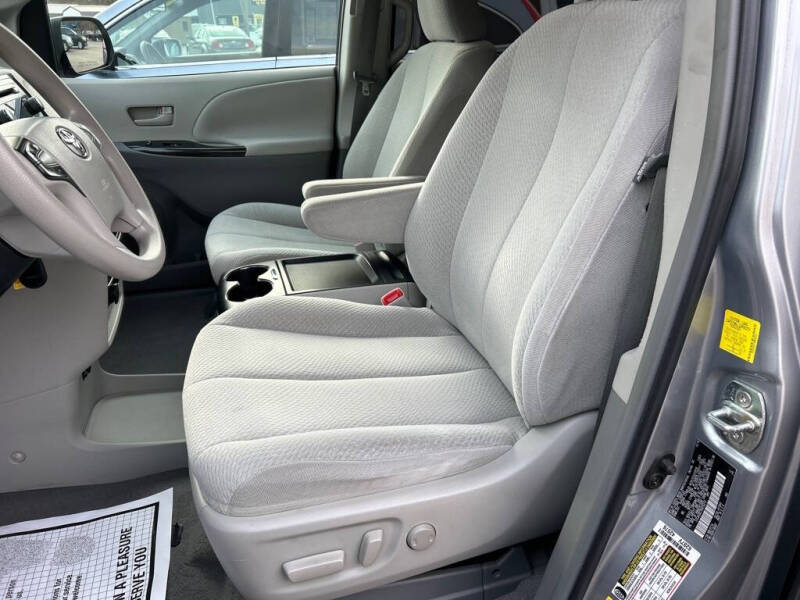 2011 Toyota Sienna LE 7-Passenger