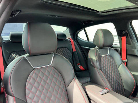 2023 Genesis G70
