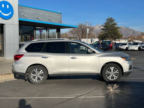 2017 Nissan Pathfinder SV